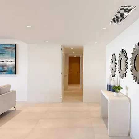 Poolside Garden View Luxury Appartamento