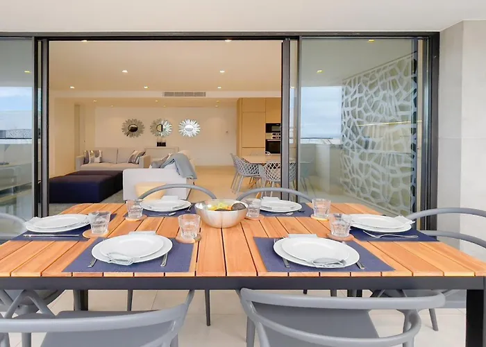 Διαμέρισμα Poolside Garden View Luxury